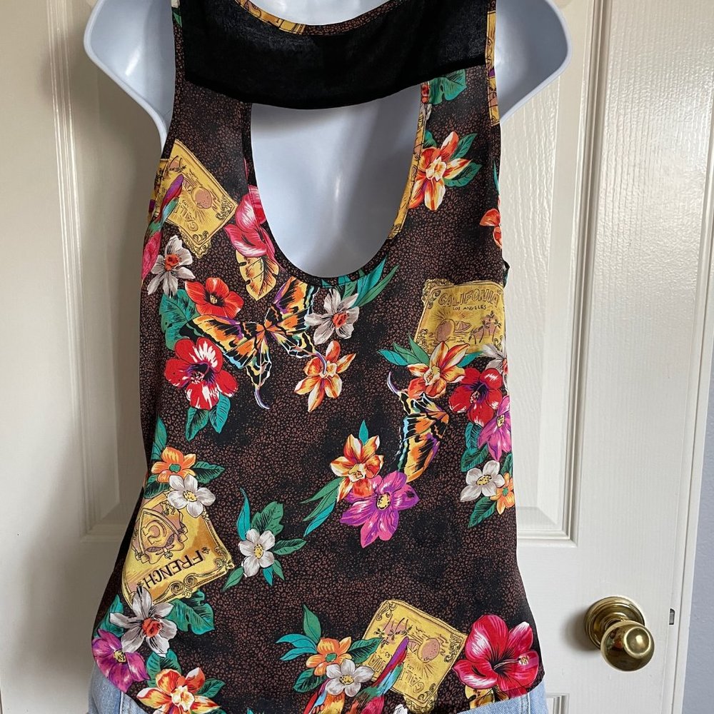 Vacation & Flower Top - Picture 4 of 5